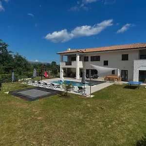  Villa Fluggi Near Labin
